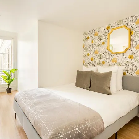 Merveil Family - Champs Elysees - Roosevelt Apartment Paris