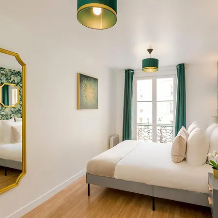 Merveil Family - Champs Elysees - Roosevelt Apartment *