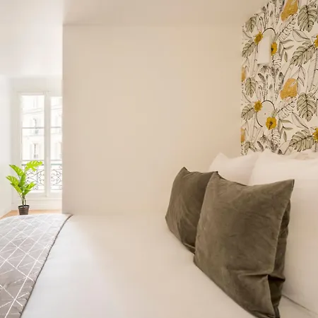 Merveil Family - Champs Elysees - Roosevelt Apartment *